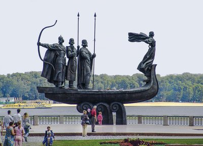 Монумент засновникам Києва 675 фото